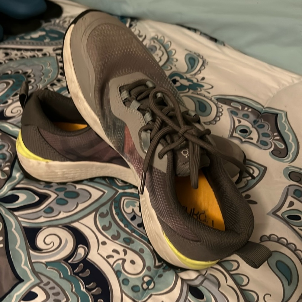 RYKA athletic sneaker mostly gray size 10 medium